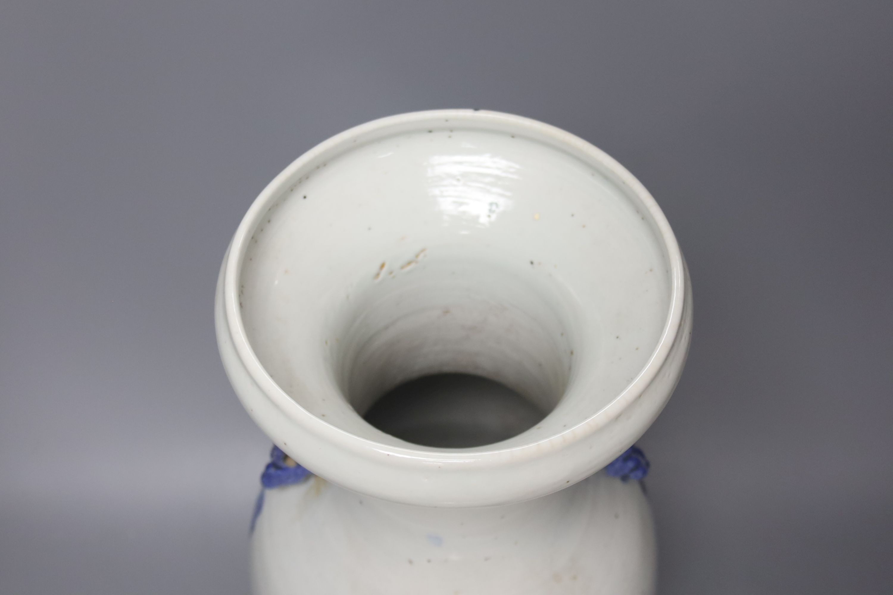 A large early 20th century Chinese blue and white vase 43cm